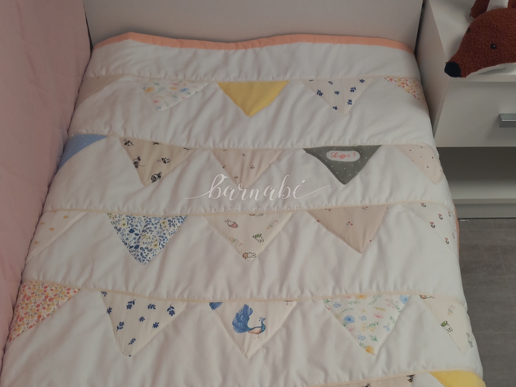 Zászlós EMLÉK-takaró babaruhából 